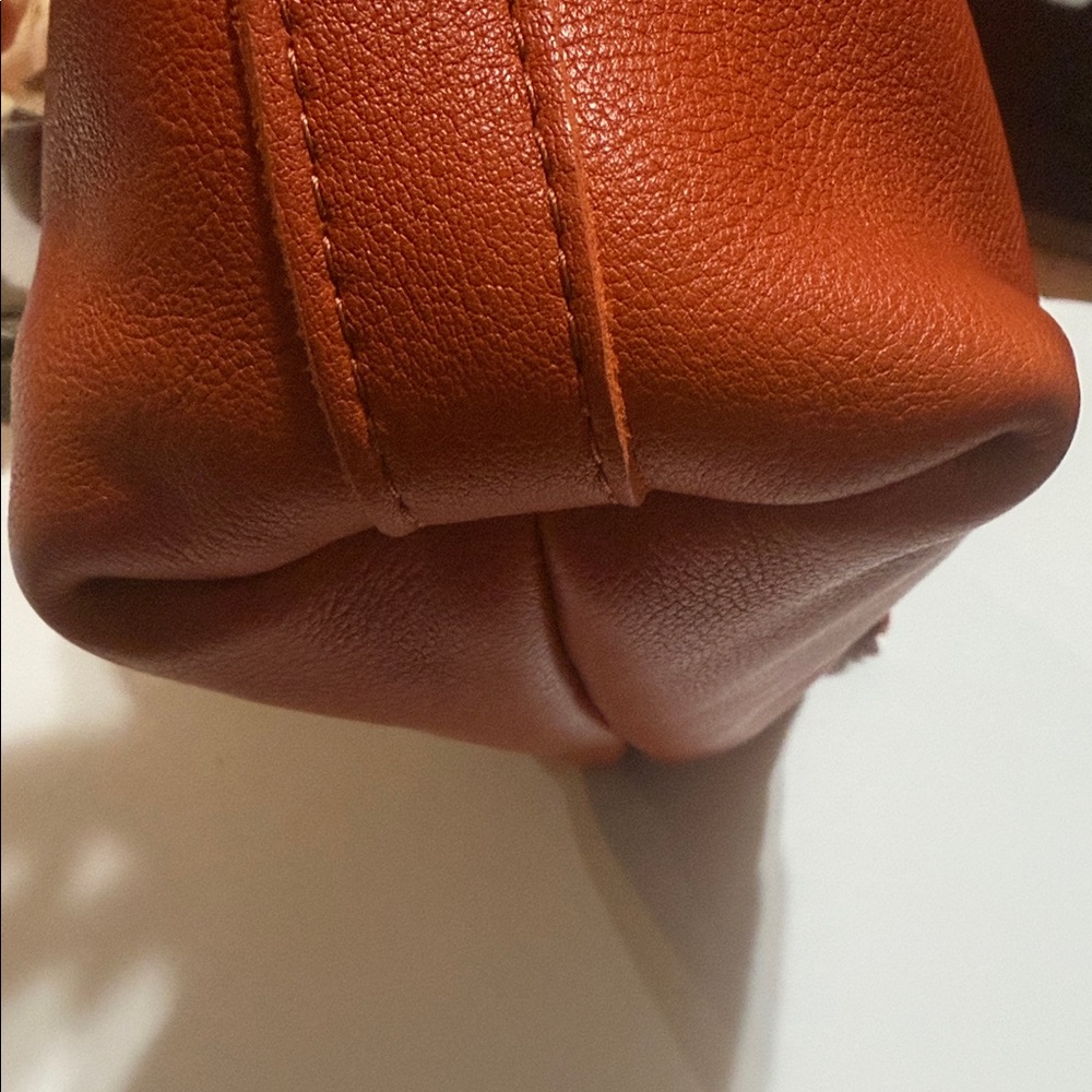 Elegant Orange Leather Shoulder Bag - Picture 6 of 16